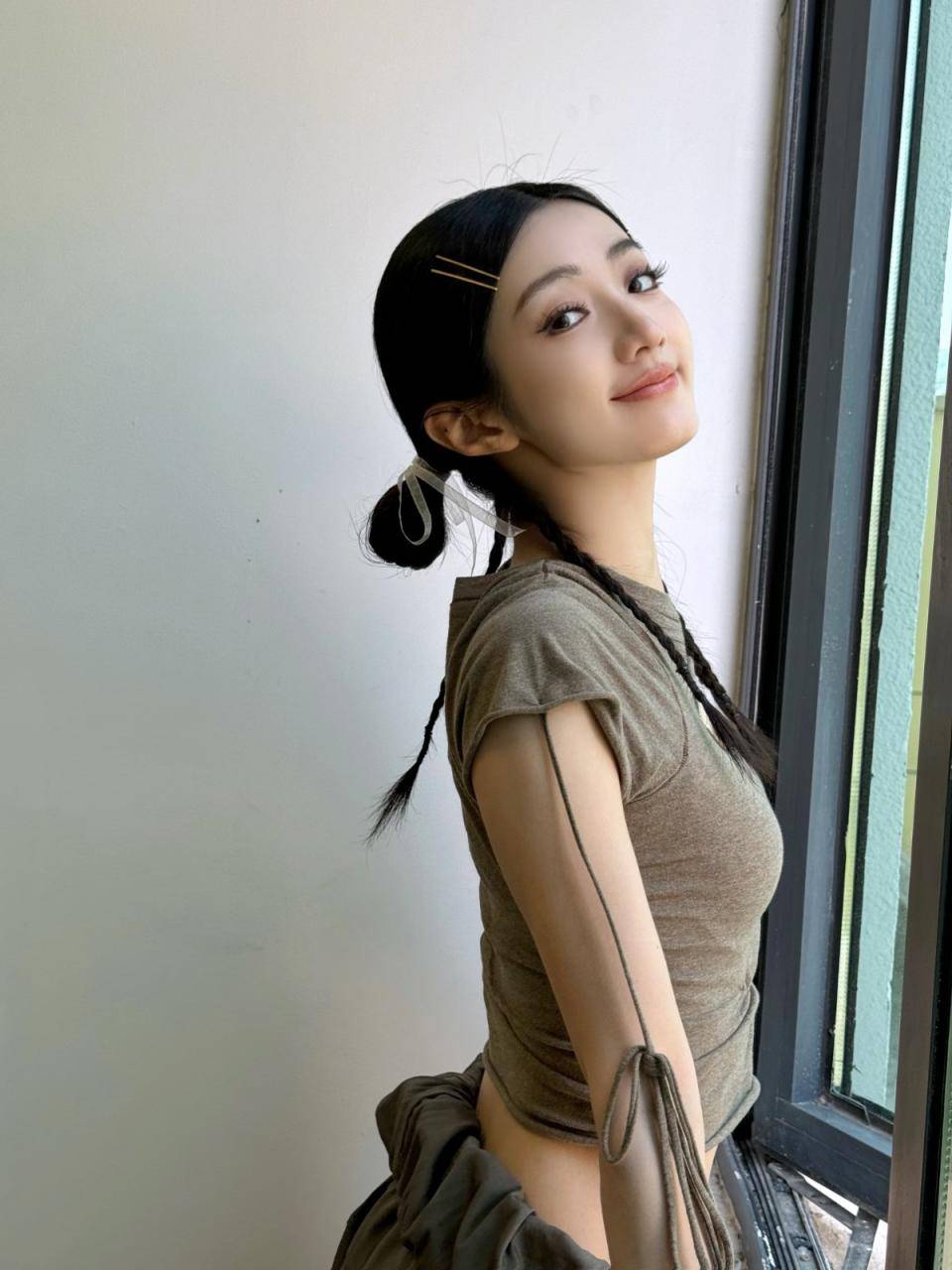黄羿纯欲居家美拍美照，不同服饰，尽显时尚女神气质