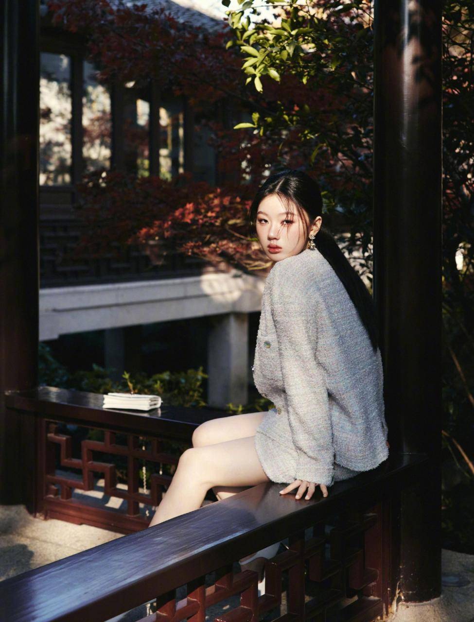 单依纯浅粉色斜纹软呢套装杭州看秀，东方少女，尽显优雅迷人气质