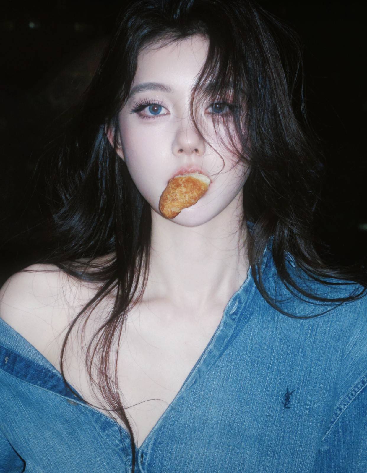 慢悠悠的享受, 慵懒自在，慵懒气质美女御姐牛仔夹克加短裤穿着海边渡口唯美照片