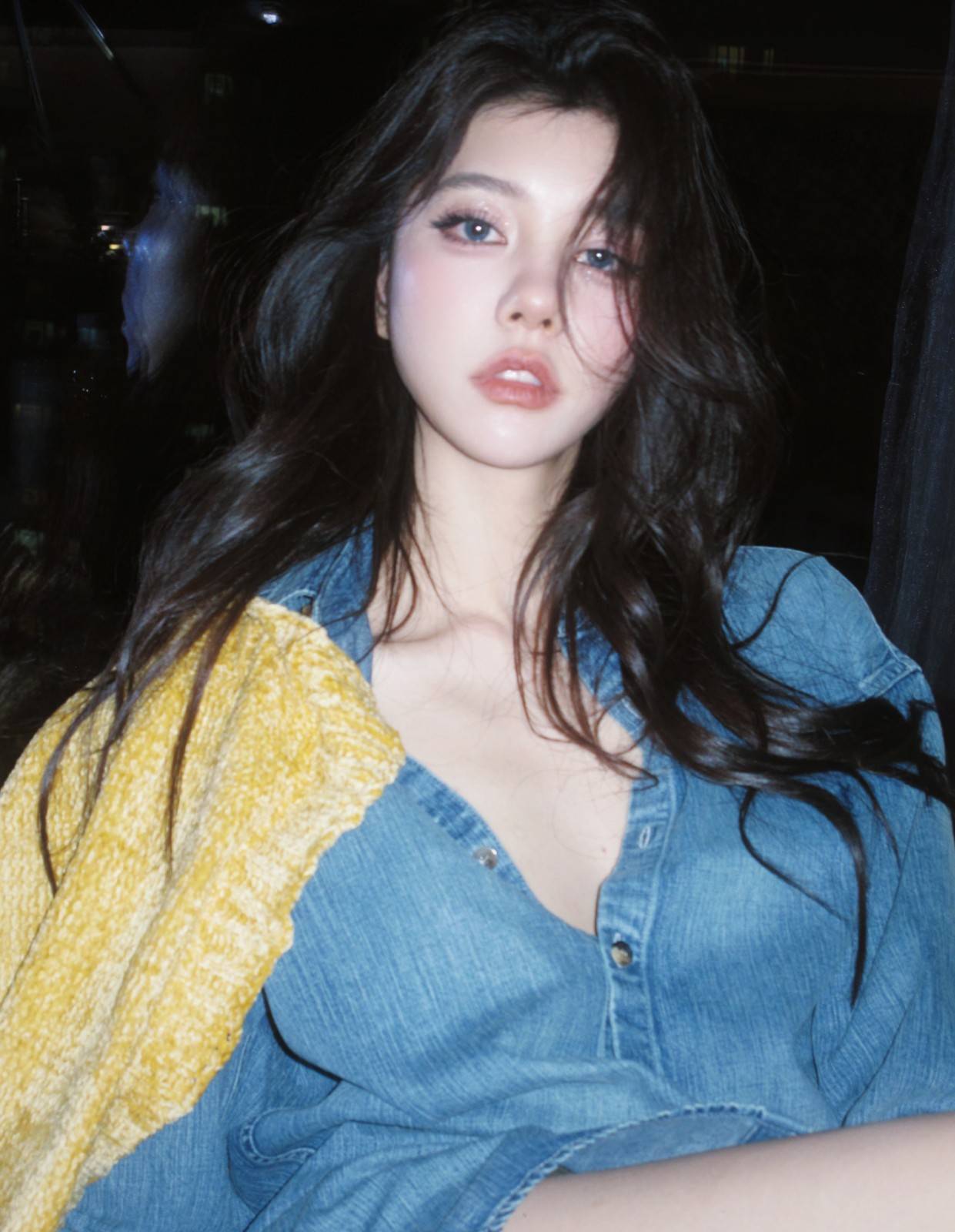 慢悠悠的享受, 慵懒自在，慵懒气质美女御姐牛仔夹克加短裤穿着海边渡口唯美照片