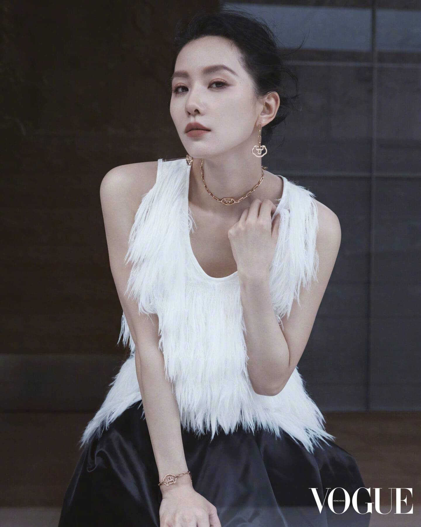 刘诗诗登港版VOGUE开年刊，解锁首张VOGUE封面，东方美人优雅开年