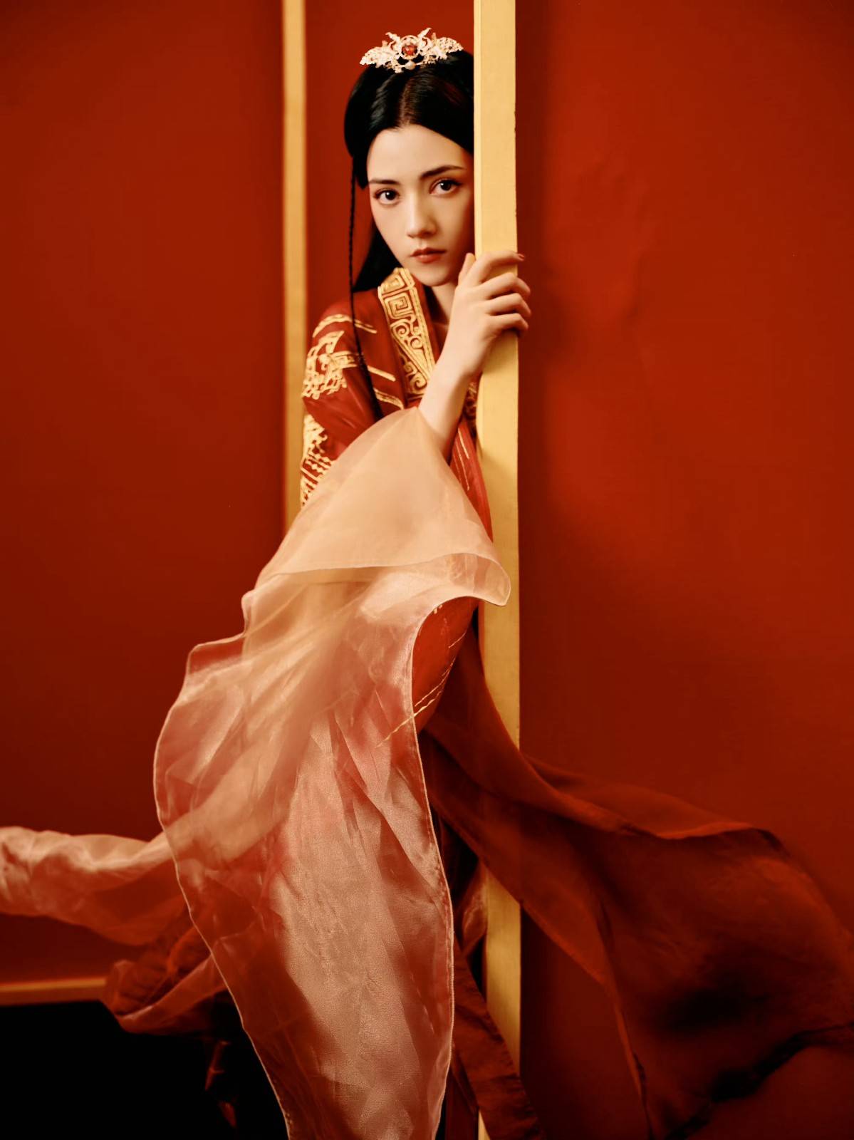 娜然古装红裙装扮翩翩起舞，美仑美奂写真图片