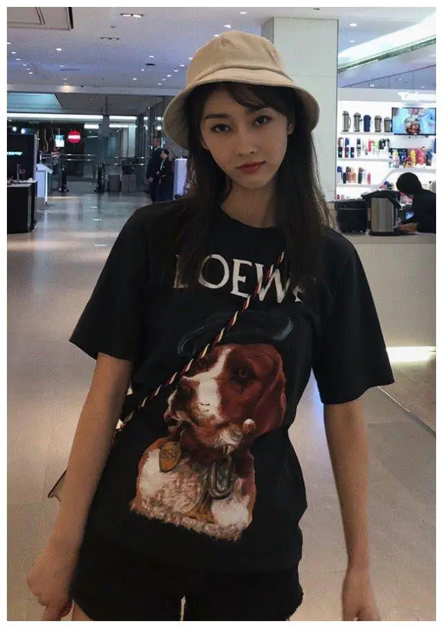 宣璐机场街拍:用原相机拍照力证腿长,不料意外暴露真实腿围! 宣璐机场街拍:用原相机拍照力证腿长,不料意外暴露真实腿围!