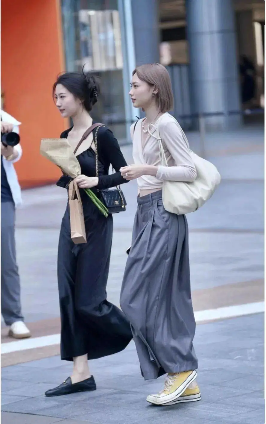 看成都街拍发现:黑白灰才是永不过时的经典色 看成都街拍发现:黑白灰才是永不过时的经典色