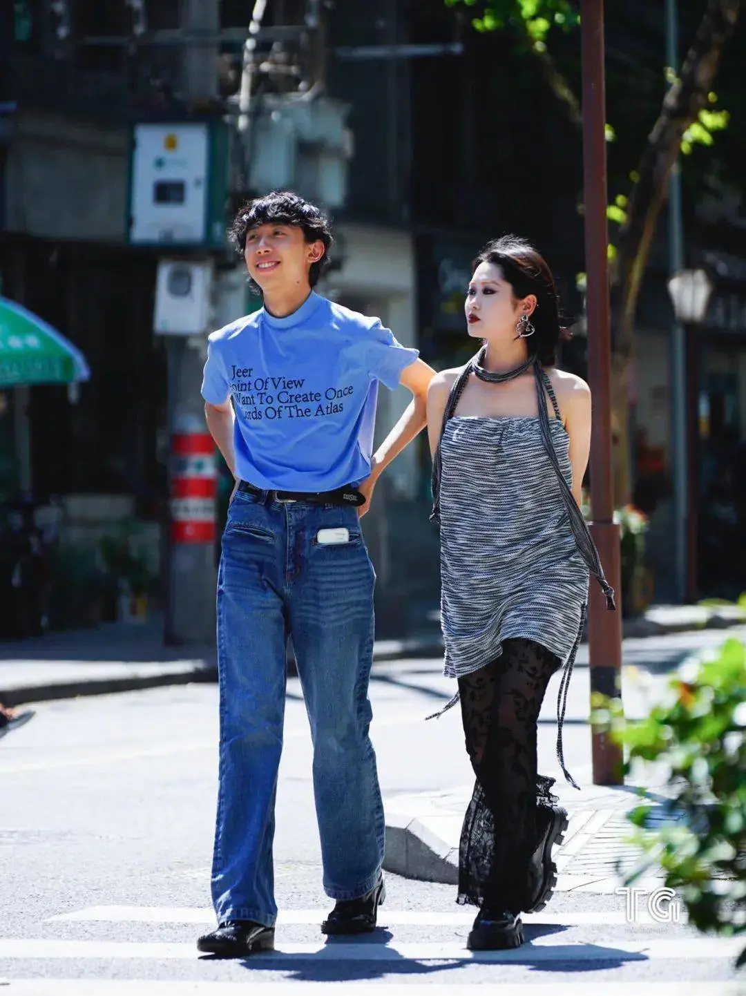 看成都街拍发现:黑白灰才是永不过时的经典色 看成都街拍发现:黑白灰才是永不过时的经典色