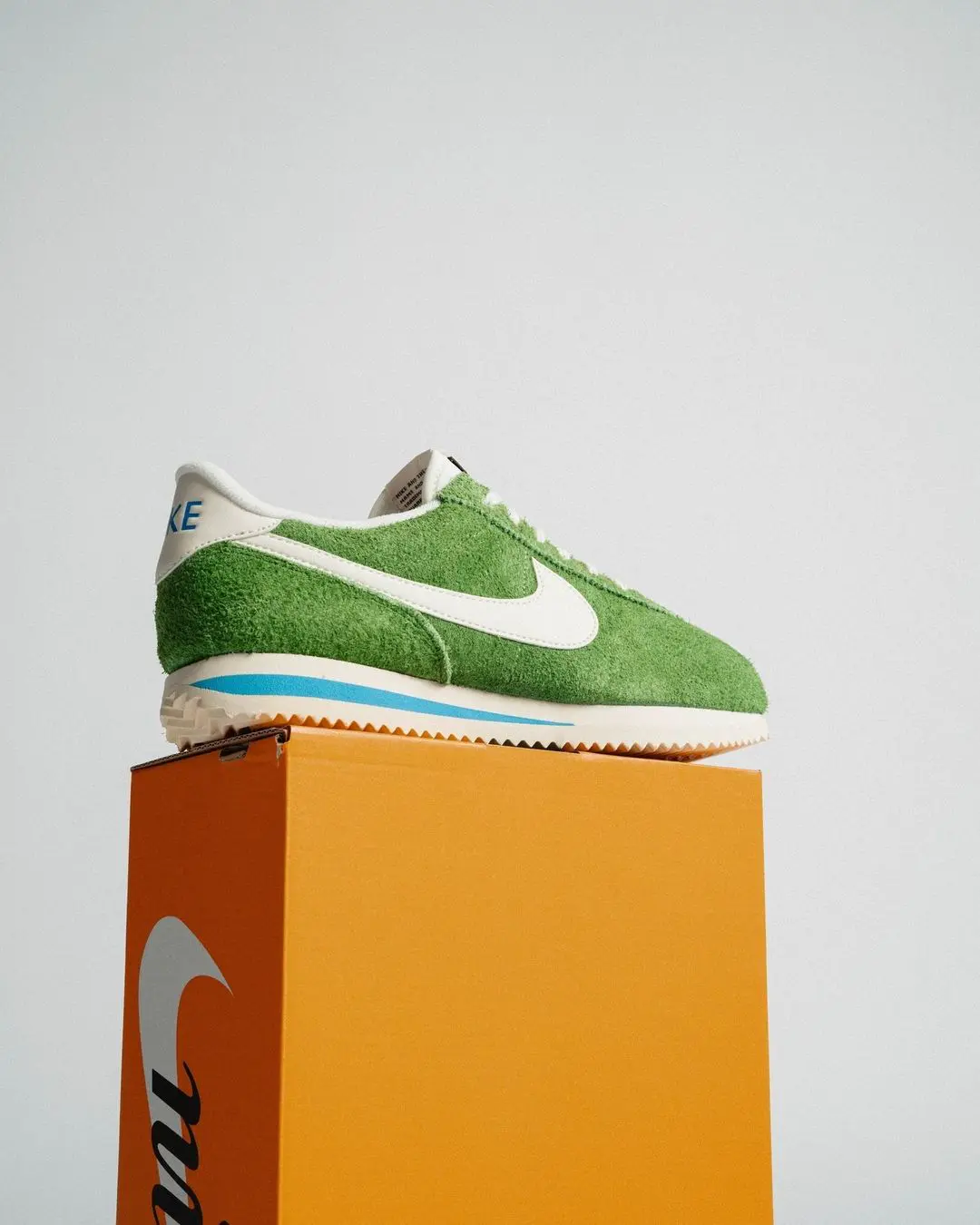 经典的Nike Cortez鞋子换上叶绿素新色,俏皮可爱的样子让人心动 经典的Nike Cortez鞋子换上叶绿素新色,俏皮可爱的样子让人心动