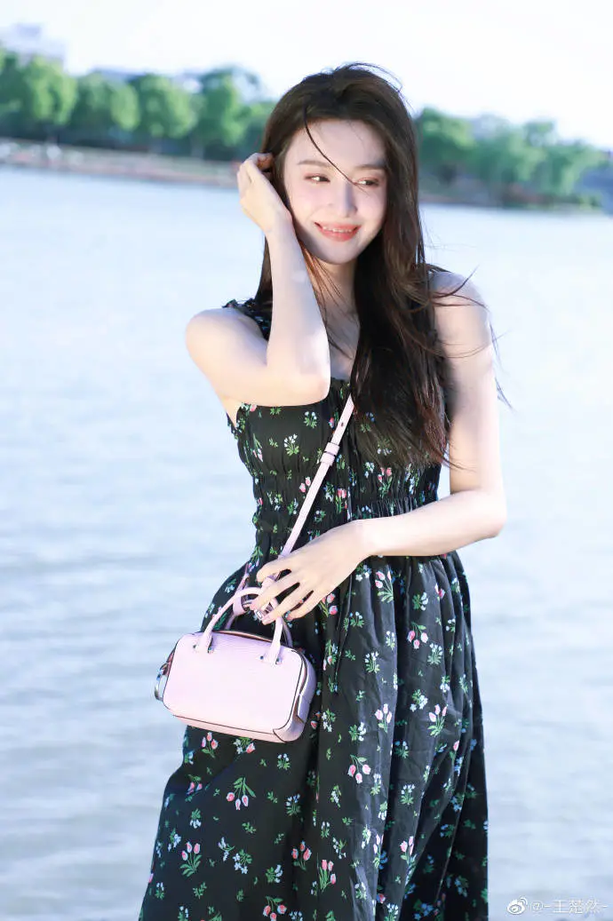 王楚然夏日写真笑容甜美!身材曼妙美得令人窒息 王楚然夏日写真笑容甜美!身材曼妙美得令人窒息