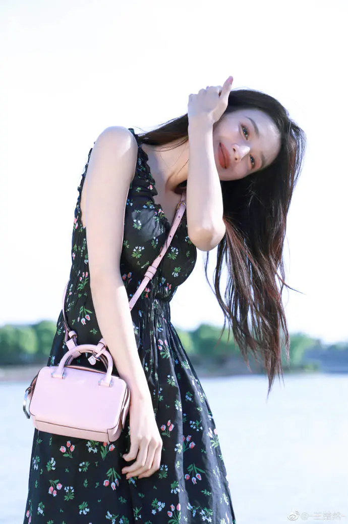 王楚然夏日写真笑容甜美!身材曼妙美得令人窒息 王楚然夏日写真笑容甜美!身材曼妙美得令人窒息