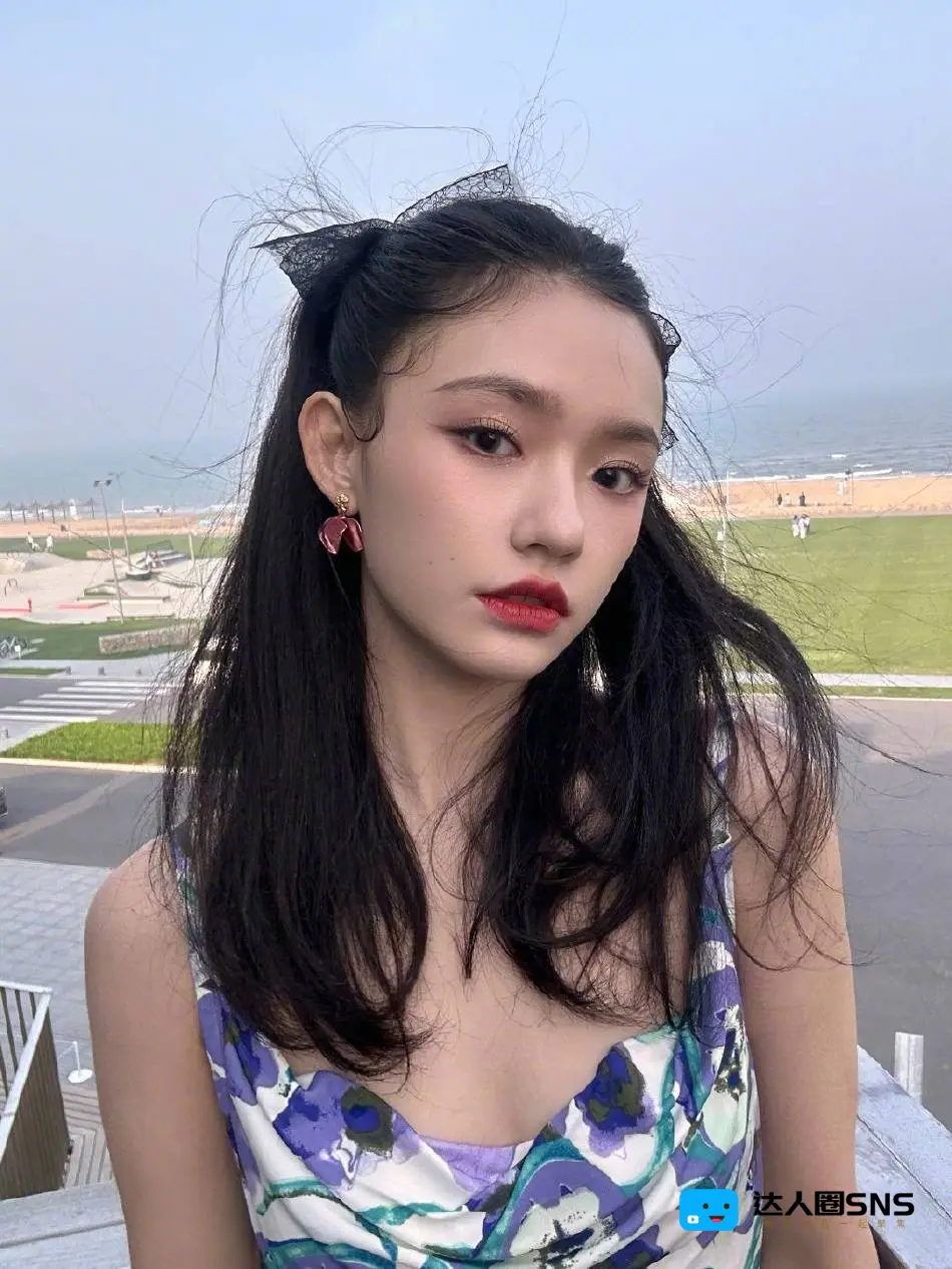 林允穿鸢尾印花吊带裙超妩媚!雪肤玉貌性感魅力猛增 林允穿鸢尾印花吊带裙超妩媚!雪肤玉貌性感魅力猛增