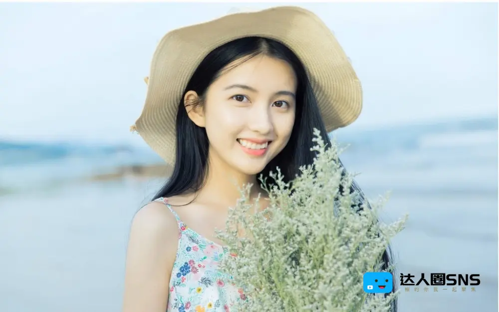 海边美女长发披肩清新甜美户外街拍图片写真 海边美女长发披肩清新甜美户外街拍图片写真
