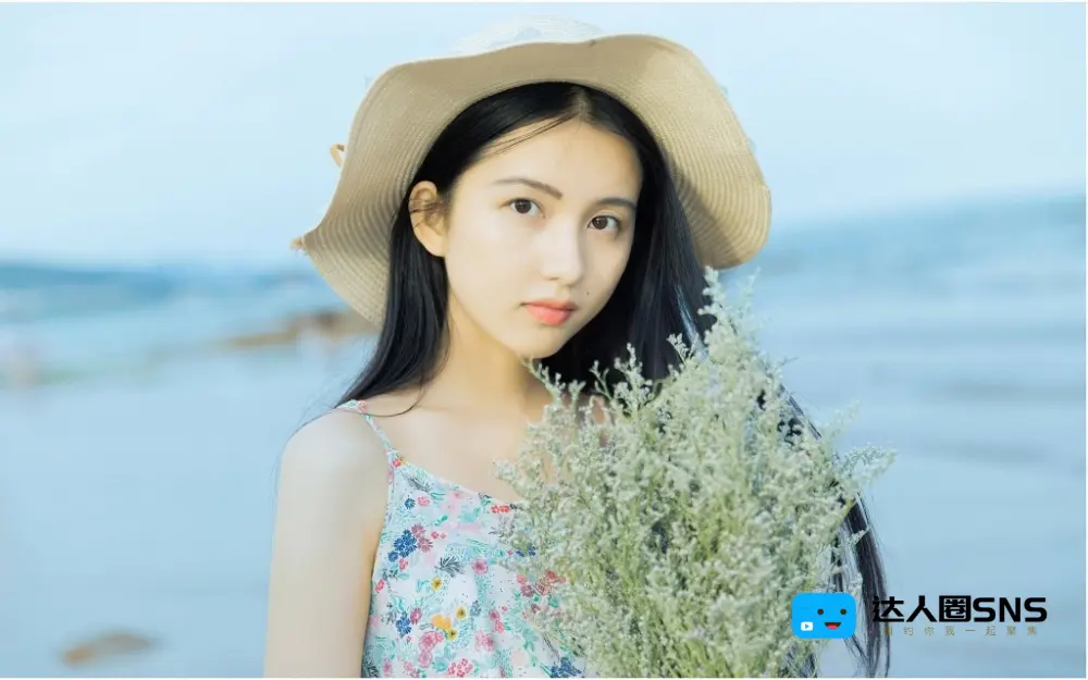 海边美女长发披肩清新甜美户外街拍图片写真 海边美女长发披肩清新甜美户外街拍图片写真