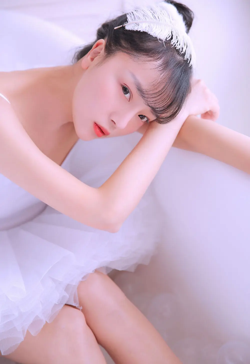 阳光下的芭蕾舞美女白皙大长腿光滑柔嫩图片 阳光下的芭蕾舞美女白皙大长腿光滑柔嫩图片