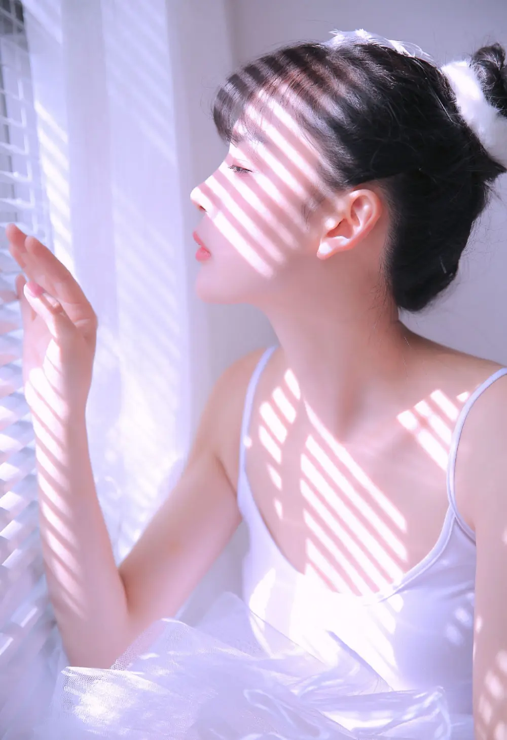 阳光下的芭蕾舞美女白皙大长腿光滑柔嫩图片 阳光下的芭蕾舞美女白皙大长腿光滑柔嫩图片