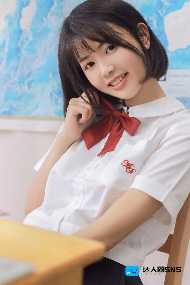穿JK制服的美女学生妹齐肩短发清纯写真图片 穿JK制服的美女学生妹齐肩短发清纯写真图片