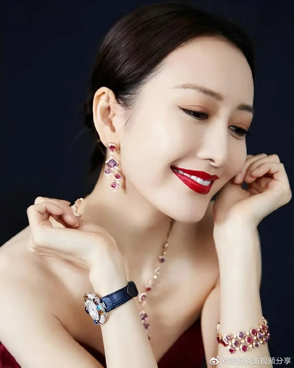 王鸥美图大秀事业线大长腿!魔鬼身材性感撩人 王鸥美图大秀事业线大长腿!魔鬼身材性感撩人