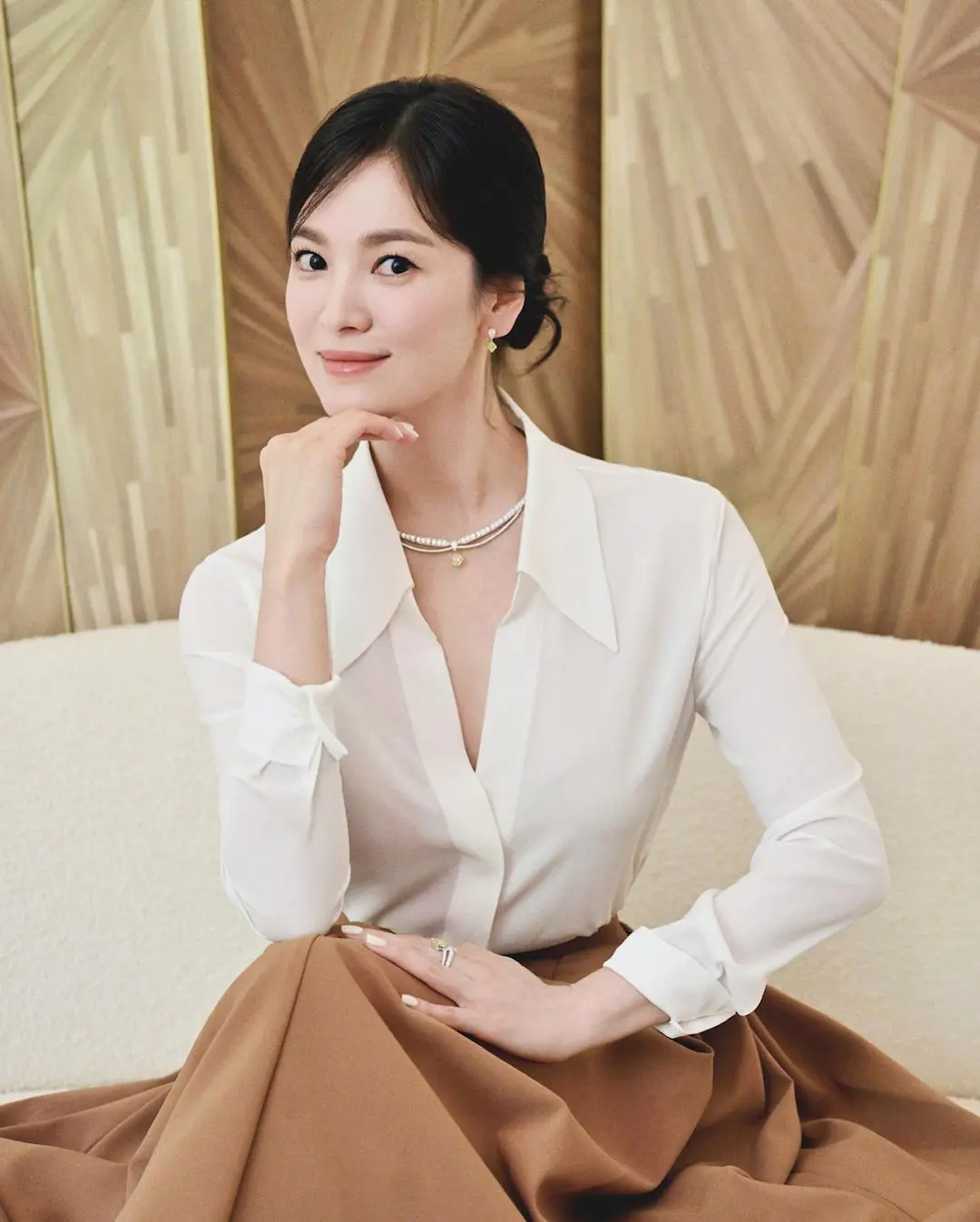 宋慧乔的低髮髻造型低调优雅又好看,我也想动手来试试 宋慧乔的低髮髻造型低调优雅又好看,我也想动手来试试