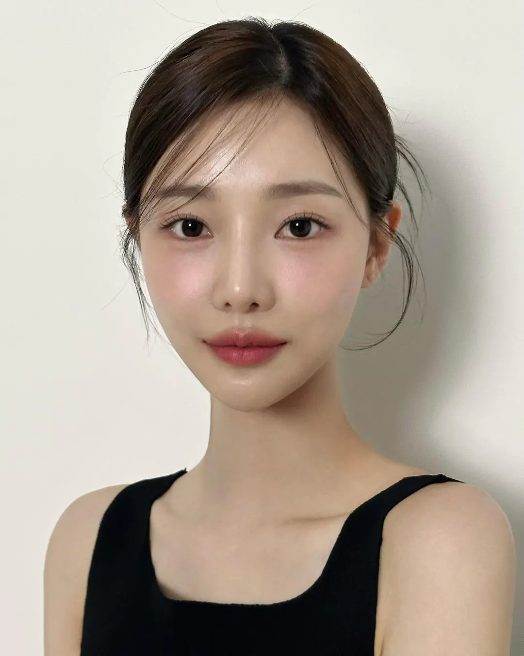 宋慧乔的低髮髻造型低调优雅又好看,我也想动手来试试 宋慧乔的低髮髻造型低调优雅又好看,我也想动手来试试