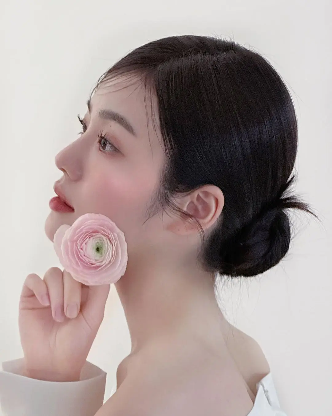 宋慧乔的低髮髻造型低调优雅又好看,我也想动手来试试 宋慧乔的低髮髻造型低调优雅又好看,我也想动手来试试