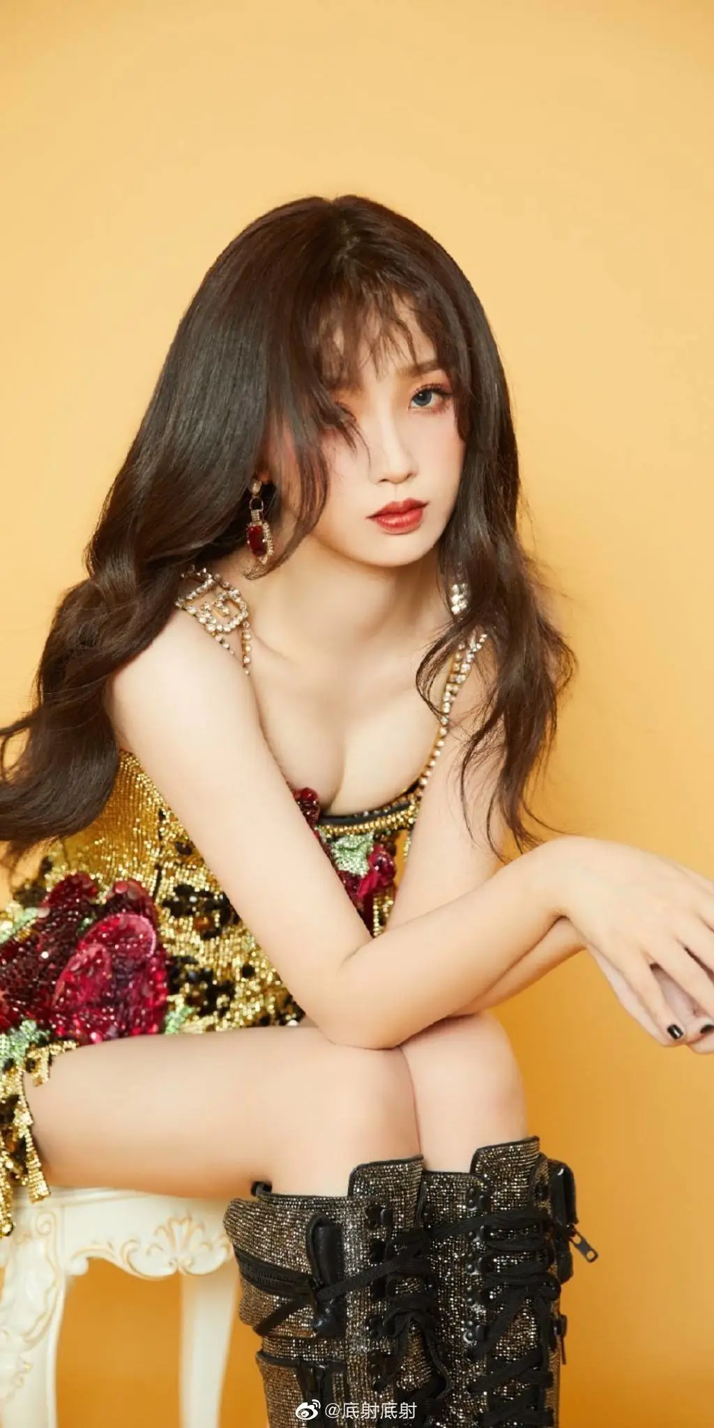 虞书欣写真露事业线娇艳欲滴!肤白貌美太性感火辣 虞书欣写真露事业线娇艳欲滴!肤白貌美太性感火辣