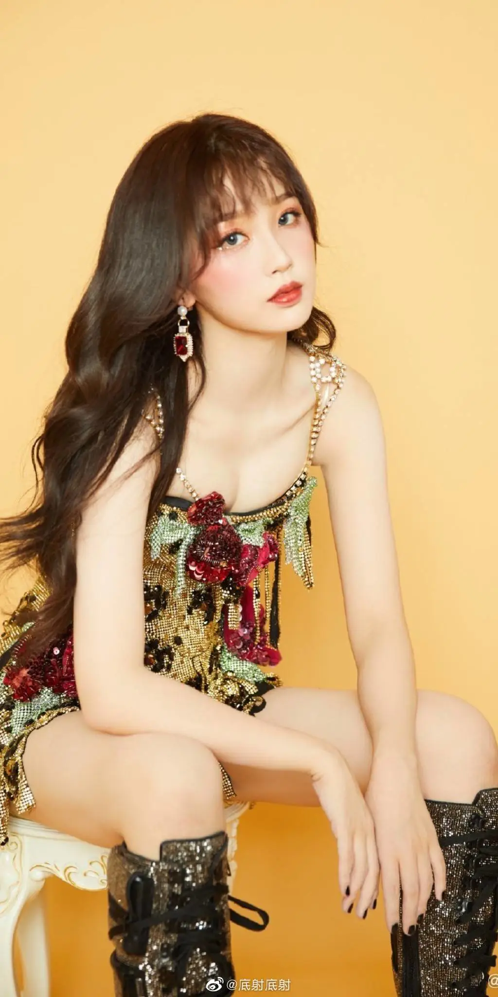 虞书欣写真露事业线娇艳欲滴!肤白貌美太性感火辣 虞书欣写真露事业线娇艳欲滴!肤白貌美太性感火辣