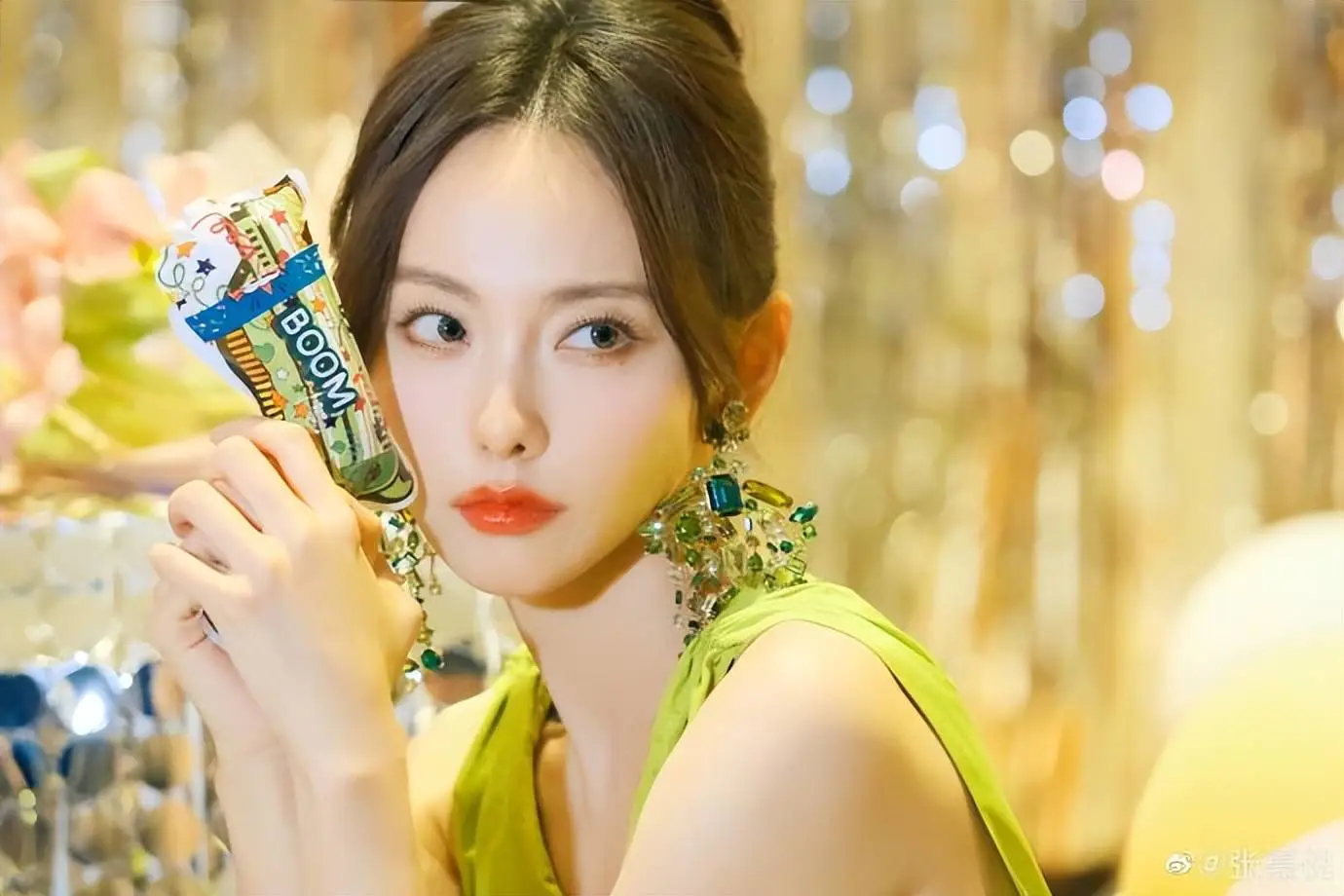 张嘉倪穿绿色深V长裙超靓丽!身材曼妙美呆了 张嘉倪穿绿色深V长裙超靓丽!身材曼妙美呆了