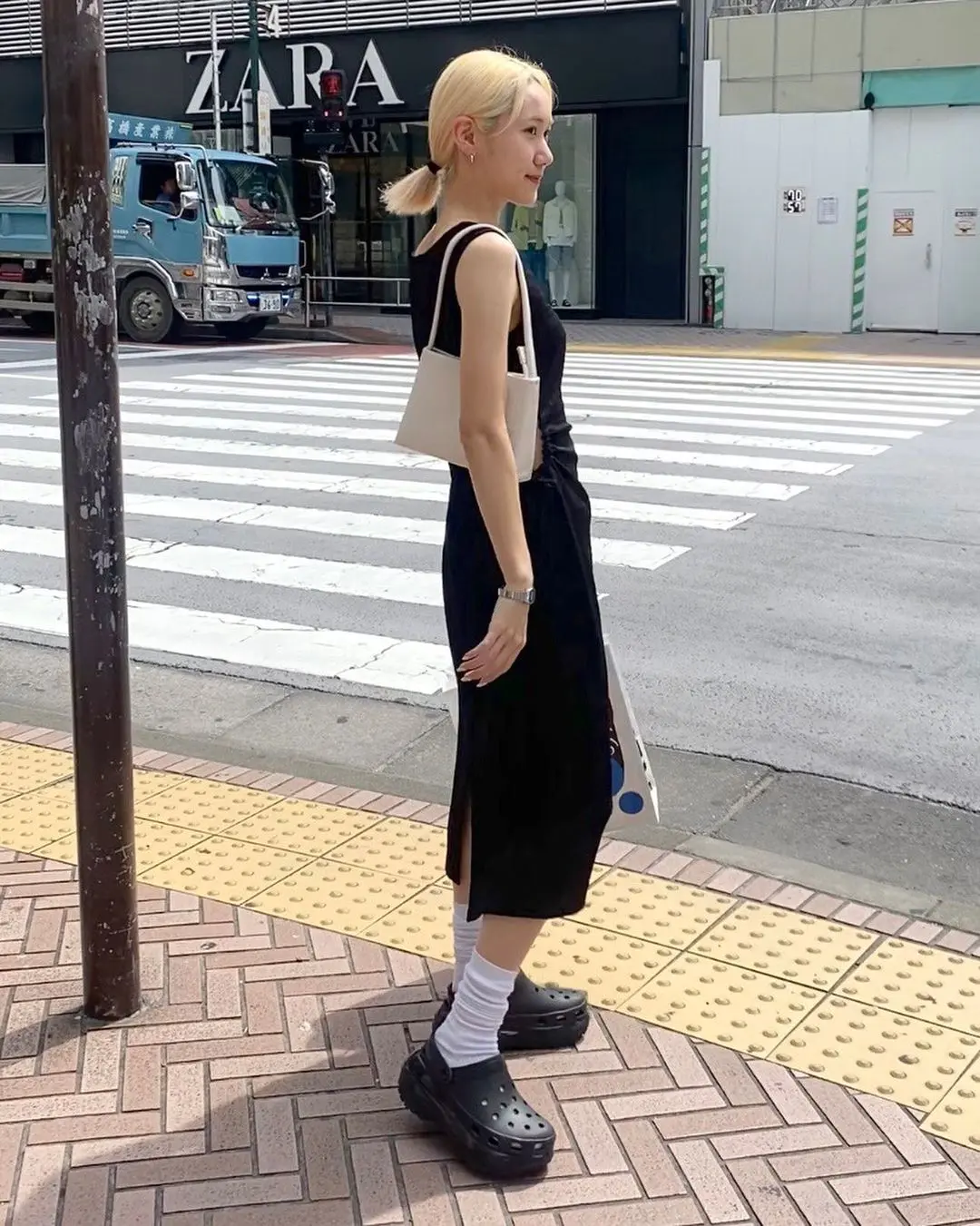 曾被骂穿起来太丑是时尚的灾难,现在Crocs“洞洞鞋”又满街跑了 曾被骂穿起来太丑是时尚的灾难,现在Crocs“洞洞鞋”又满街跑了