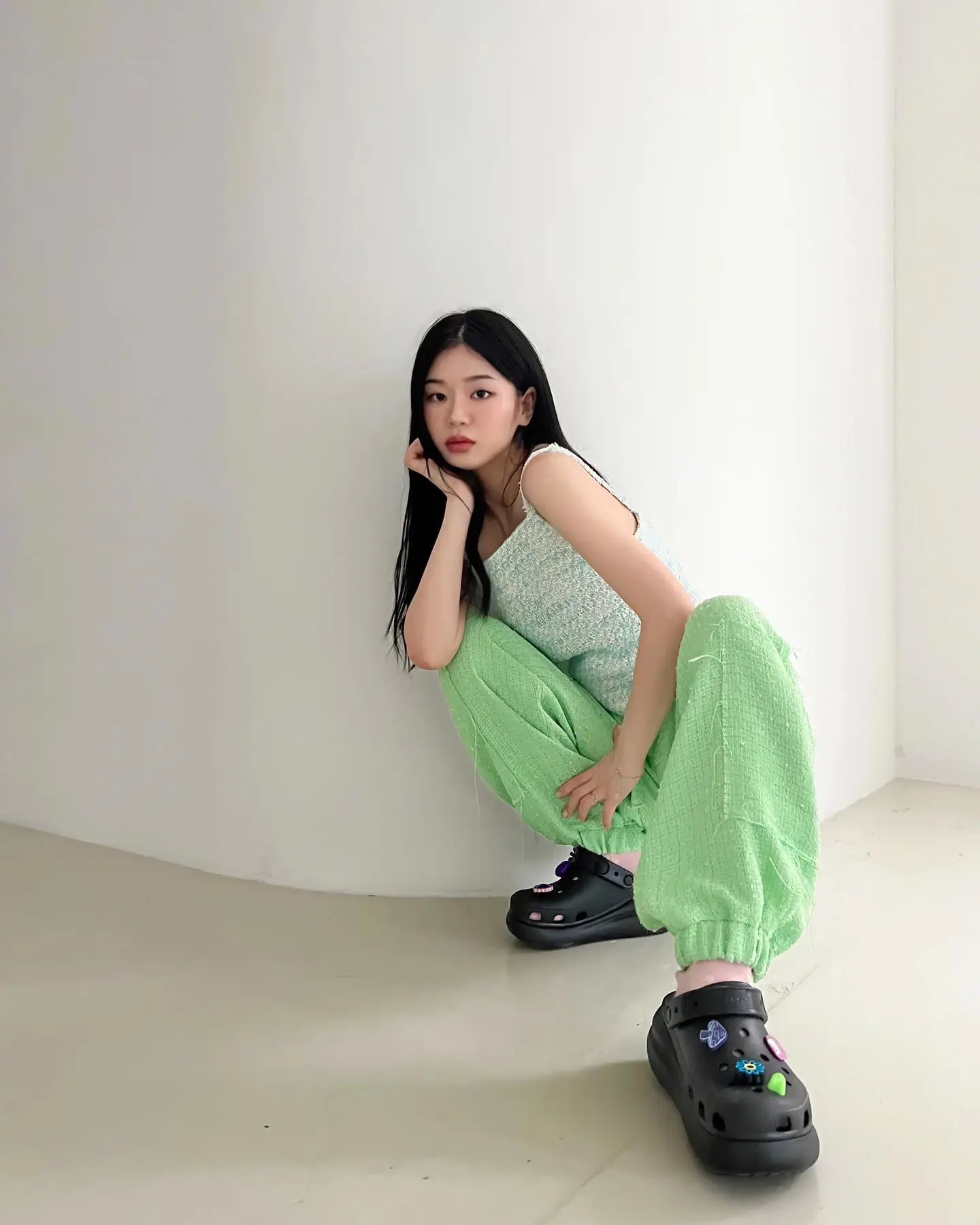 曾被骂穿起来太丑是时尚的灾难,现在Crocs“洞洞鞋”又满街跑了 曾被骂穿起来太丑是时尚的灾难,现在Crocs“洞洞鞋”又满街跑了