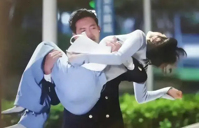 秦岚身材引热议“天选之臀”夺人眼球,前凸后翘简直无敌 秦岚身材引热议“天选之臀”夺人眼球,前凸后翘简直无敌