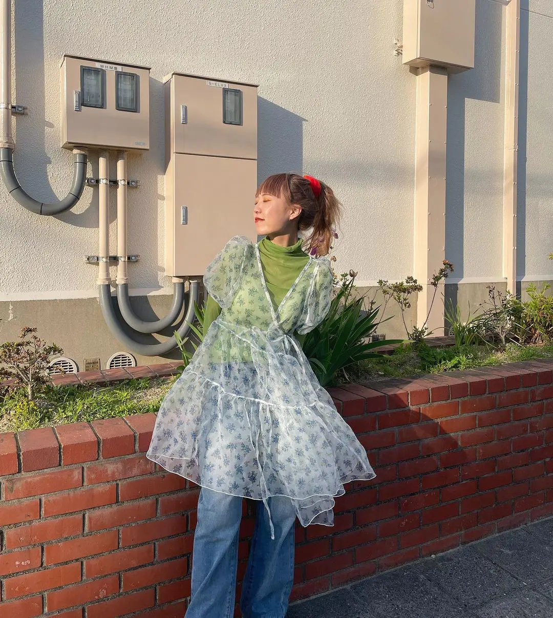 为衣服套上一件网纱罩衫,日本女生都喜爱这样叠穿 为衣服套上一件网纱罩衫,日本女生都喜爱这样叠穿