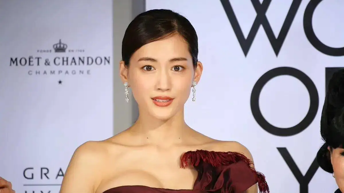 日本女星绫濑遥绝色写真!肤白貌美魔鬼身材性感火辣 日本女星绫濑遥绝色写真!肤白貌美魔鬼身材性感火辣