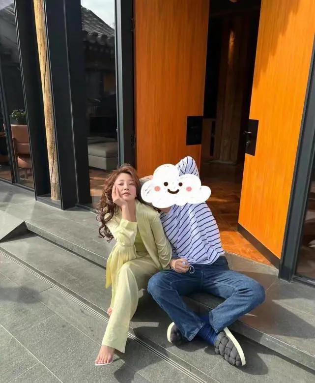 42岁殷桃拍最新大片穿西装演绎职场少女,怼脸笑容太甜美了 42岁殷桃拍最新大片穿西装演绎职场少女,怼脸笑容太甜美了