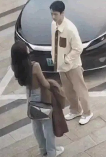 42岁殷桃拍最新大片穿西装演绎职场少女,怼脸笑容太甜美了 42岁殷桃拍最新大片穿西装演绎职场少女,怼脸笑容太甜美了