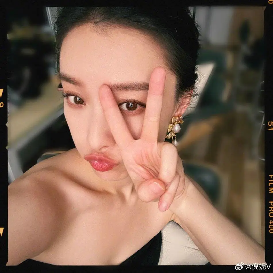 倪妮晒多张卖萌写真图片,肤白貌美性感可爱女人味十足! 倪妮晒多张卖萌写真图片,肤白貌美性感可爱女人味十足!