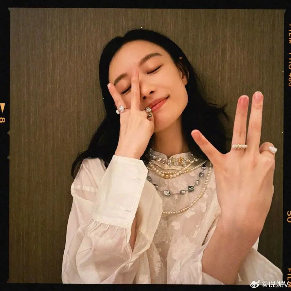 倪妮晒多张卖萌写真图片,肤白貌美性感可爱女人味十足! 倪妮晒多张卖萌写真图片,肤白貌美性感可爱女人味十足!