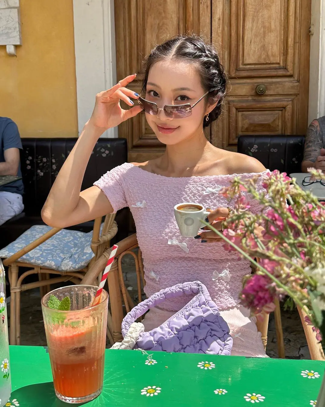 从老钱千金变身元气少女,韩国女生Jinju的清新风格穿搭正适合今夏 从老钱千金变身元气少女,韩国女生Jinju的清新风格穿搭正适合今夏
