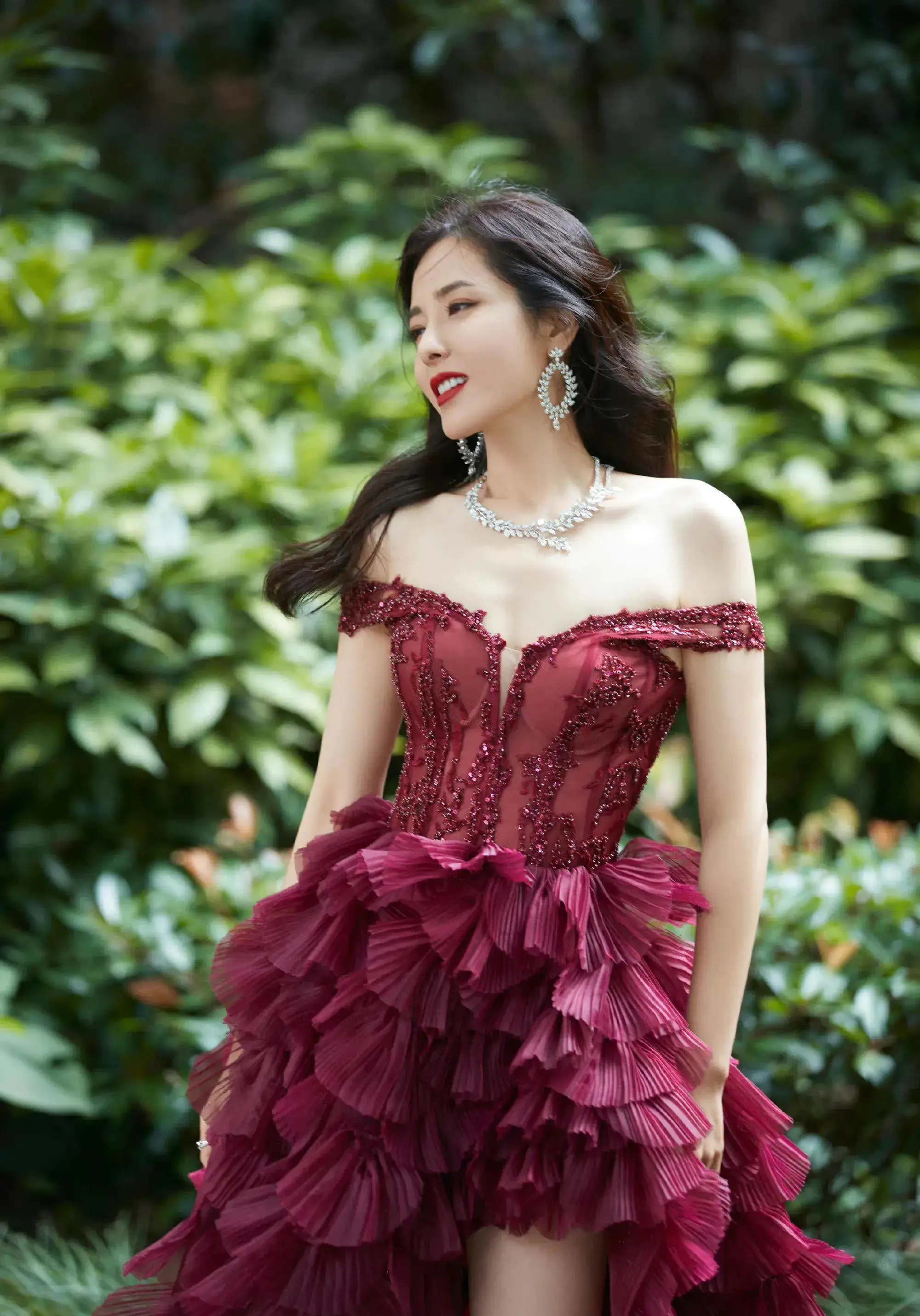 曾黎最新绝色写真妩媚大气!性感曲线女人味十足 曾黎最新绝色写真妩媚大气!性感曲线女人味十足