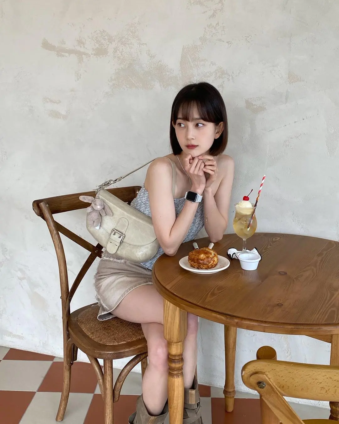 既能挂在手袋还能系在腰间,钥匙圈吊饰成今夏时尚单品 既能挂在手袋还能系在腰间,钥匙圈吊饰成今夏时尚单品