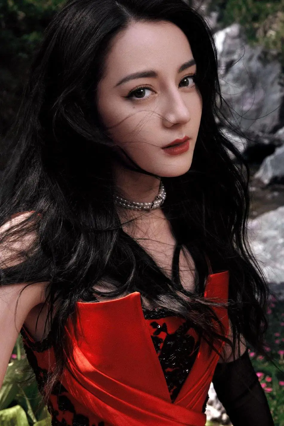迪丽热巴穿红色刺绣礼服超靓丽!异域风情美丽动人 迪丽热巴穿红色刺绣礼服超靓丽!异域风情美丽动人
