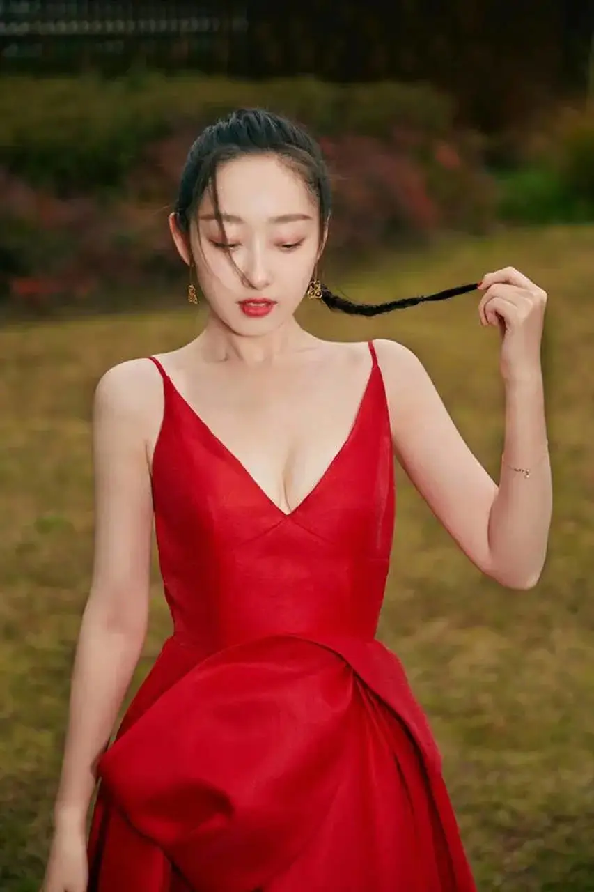蒋梦婕时尚写真大秀事业线!修长美腿性感美艳 蒋梦婕时尚写真大秀事业线!修长美腿性感美艳