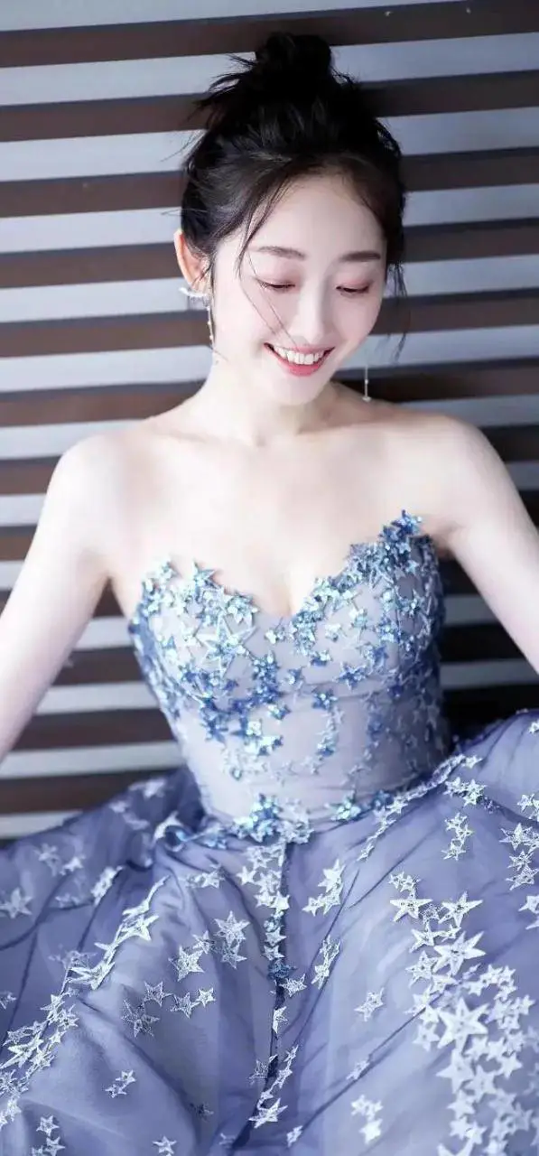蒋梦婕时尚写真大秀事业线!修长美腿性感美艳 蒋梦婕时尚写真大秀事业线!修长美腿性感美艳