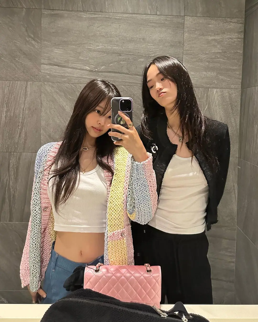 BLACKPINK的最新穿搭又更新了!Lisa暴风发文、Jisoo的穿衣风格太仙了 BLACKPINK的最新穿搭又更新了!Lisa暴风发文、Jisoo的穿衣风格太仙了