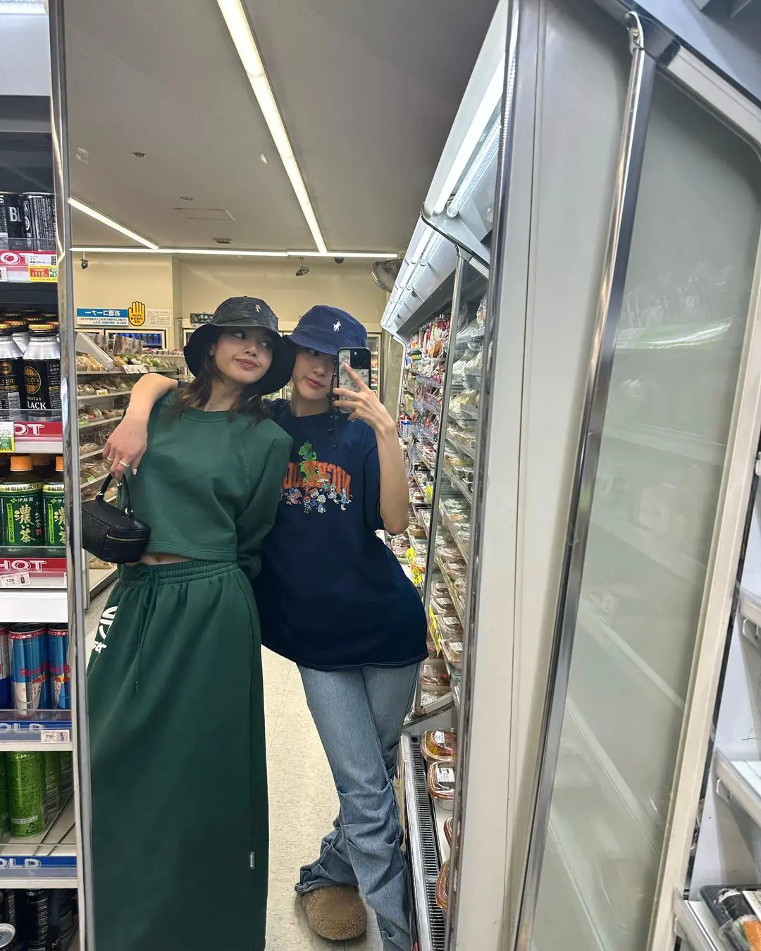 BLACKPINK的最新穿搭又更新了!Lisa暴风发文、Jisoo的穿衣风格太仙了 BLACKPINK的最新穿搭又更新了!Lisa暴风发文、Jisoo的穿衣风格太仙了