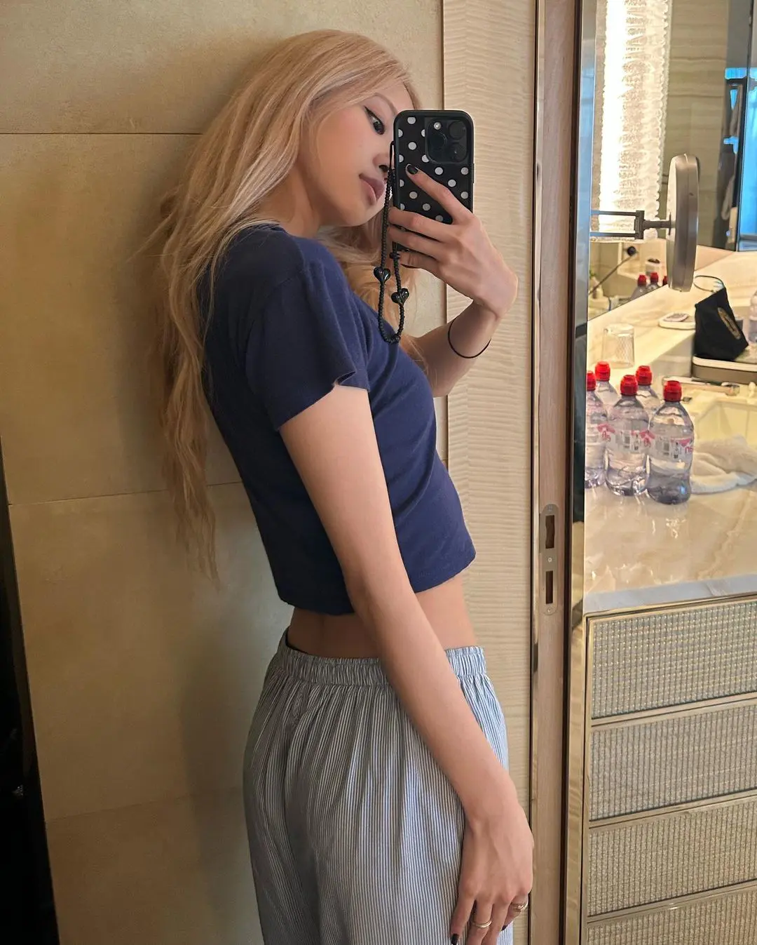 BLACKPINK的最新穿搭又更新了!Lisa暴风发文、Jisoo的穿衣风格太仙了 BLACKPINK的最新穿搭又更新了!Lisa暴风发文、Jisoo的穿衣风格太仙了