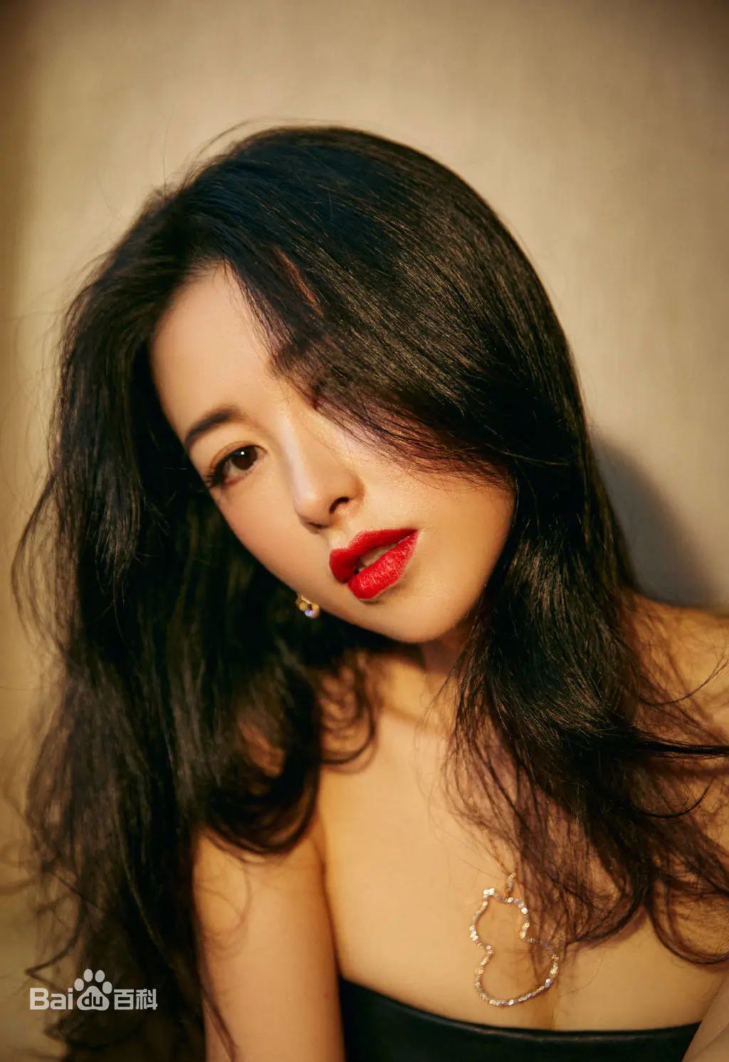 朱珠穿绿衣写真大秀S曲线身材!性感妩媚展现成******人味 朱珠穿绿衣写真大秀S曲线身材!性感妩媚展现成******人味