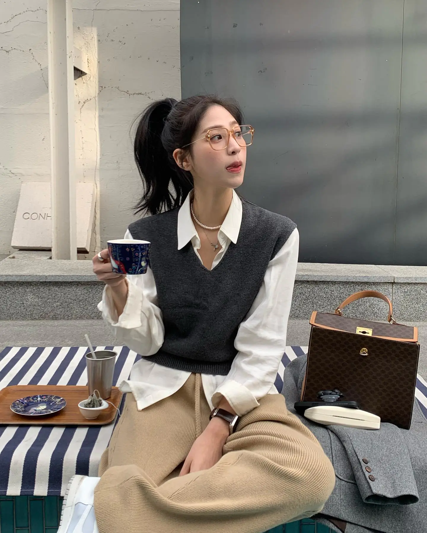 会穿还会拍!这位韩国氛围感女生不经意的照片更能吸引你 会穿还会拍!这位韩国氛围感女生不经意的照片更能吸引你