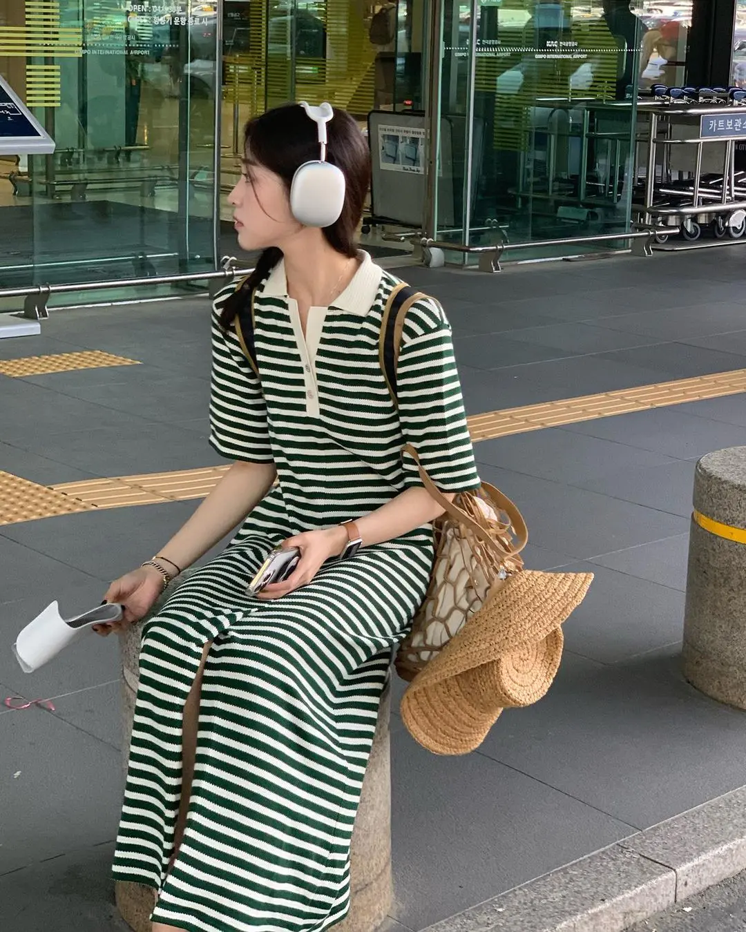 会穿还会拍!这位韩国氛围感女生不经意的照片更能吸引你 会穿还会拍!这位韩国氛围感女生不经意的照片更能吸引你