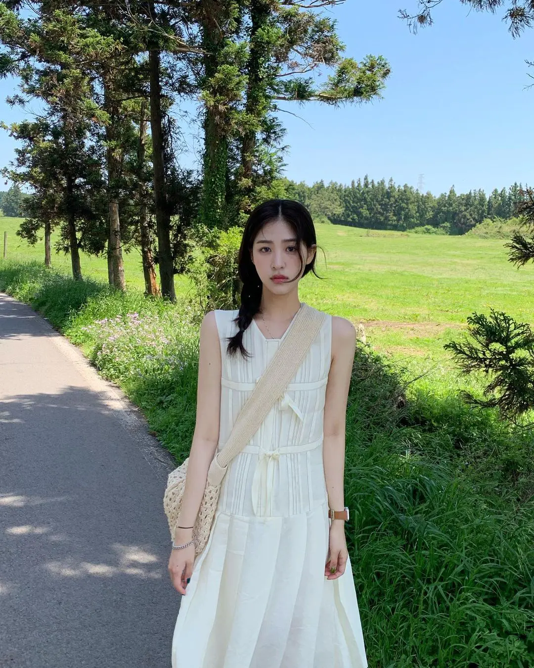 会穿还会拍!这位韩国氛围感女生不经意的照片更能吸引你 会穿还会拍!这位韩国氛围感女生不经意的照片更能吸引你
