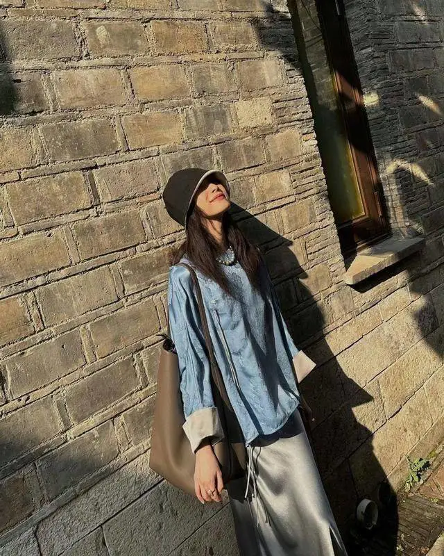 倪妮穿新中式上衣配“醋酸裙”,优雅迷人又贵气 倪妮穿新中式上衣配“醋酸裙”,优雅迷人又贵气