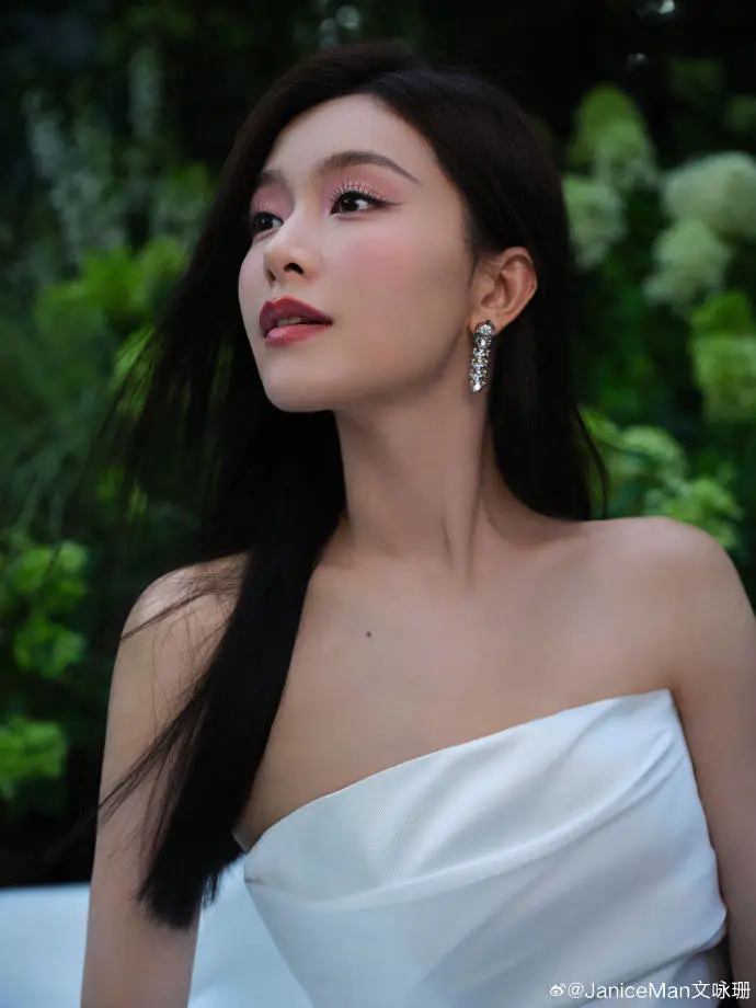文咏珊发靓丽写真超美!雪肤玉貌曼妙身材性感撩人 文咏珊发靓丽写真超美!雪肤玉貌曼妙身材性感撩人
