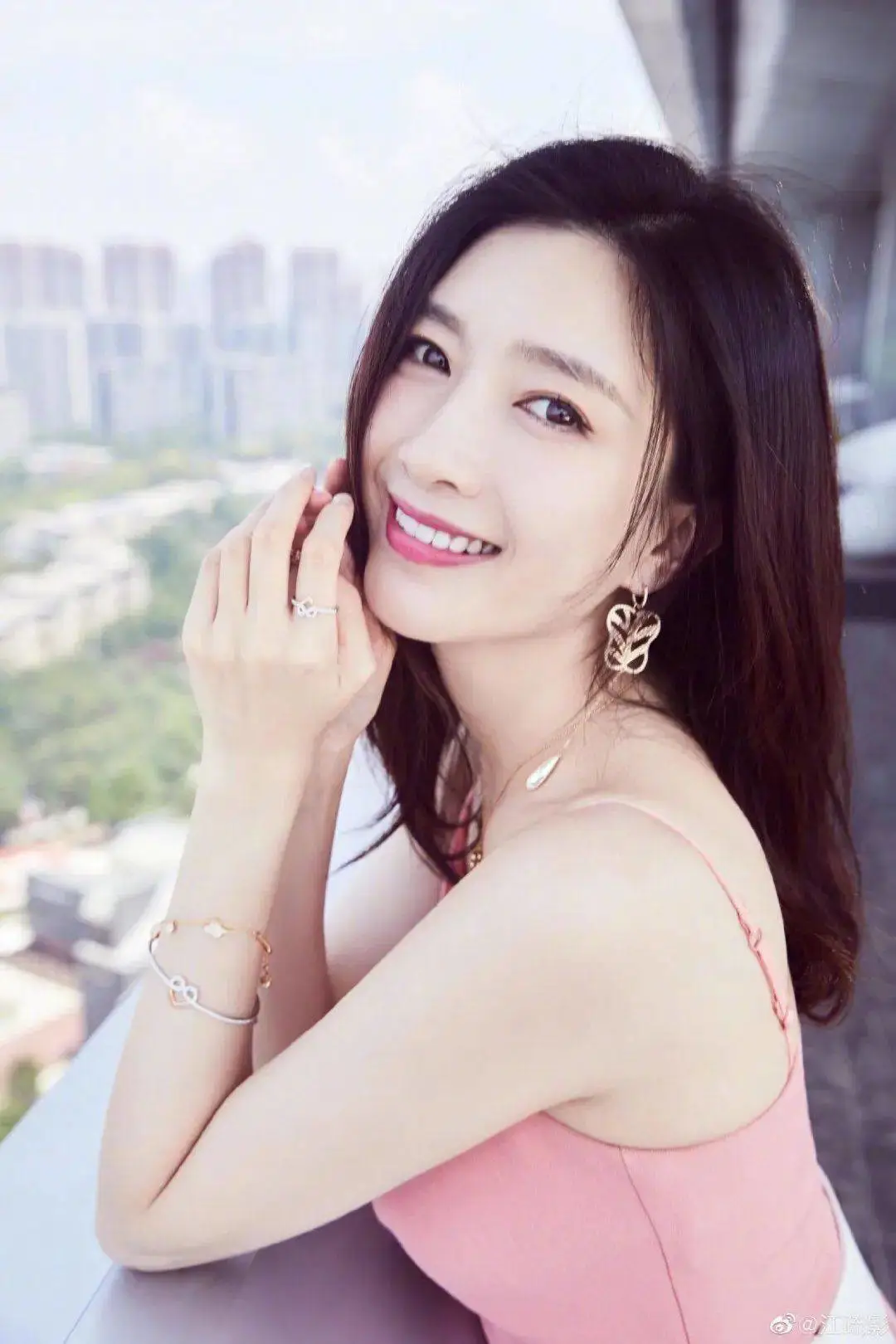 江疏影美图大秀白嫩长腿!她昔日经典角色太性感撩人 江疏影美图大秀白嫩长腿!她昔日经典角色太性感撩人